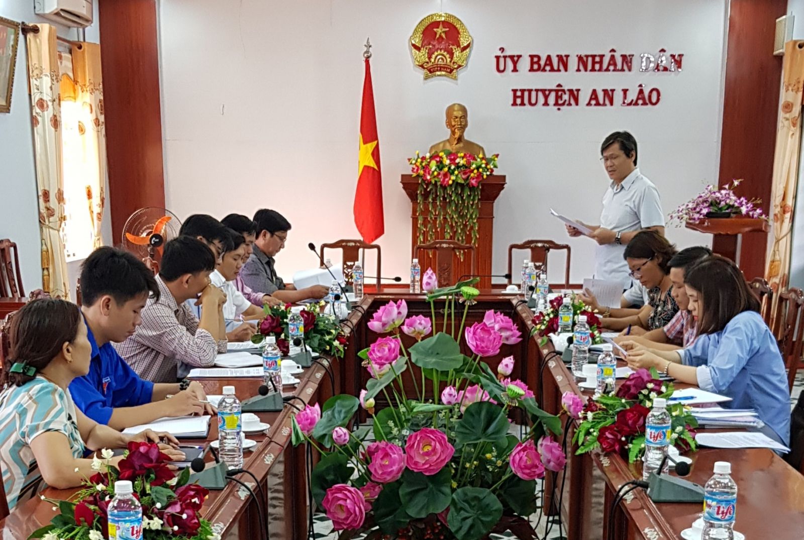 Quang cảnh công tác kiểm tra văn bản tại huyện An Lão