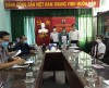 Đ/c Lê Thành Trung - Bí Thư chi bộ trao Quyết định kết nạp cho đảng viên mới