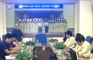Ông Phạm Dân – Phó Giám đốc Sở Tư pháp, Trưởng đoàn kiểm tra phát biểu tại buổi làm việc với Trường Đại học Quang Trung