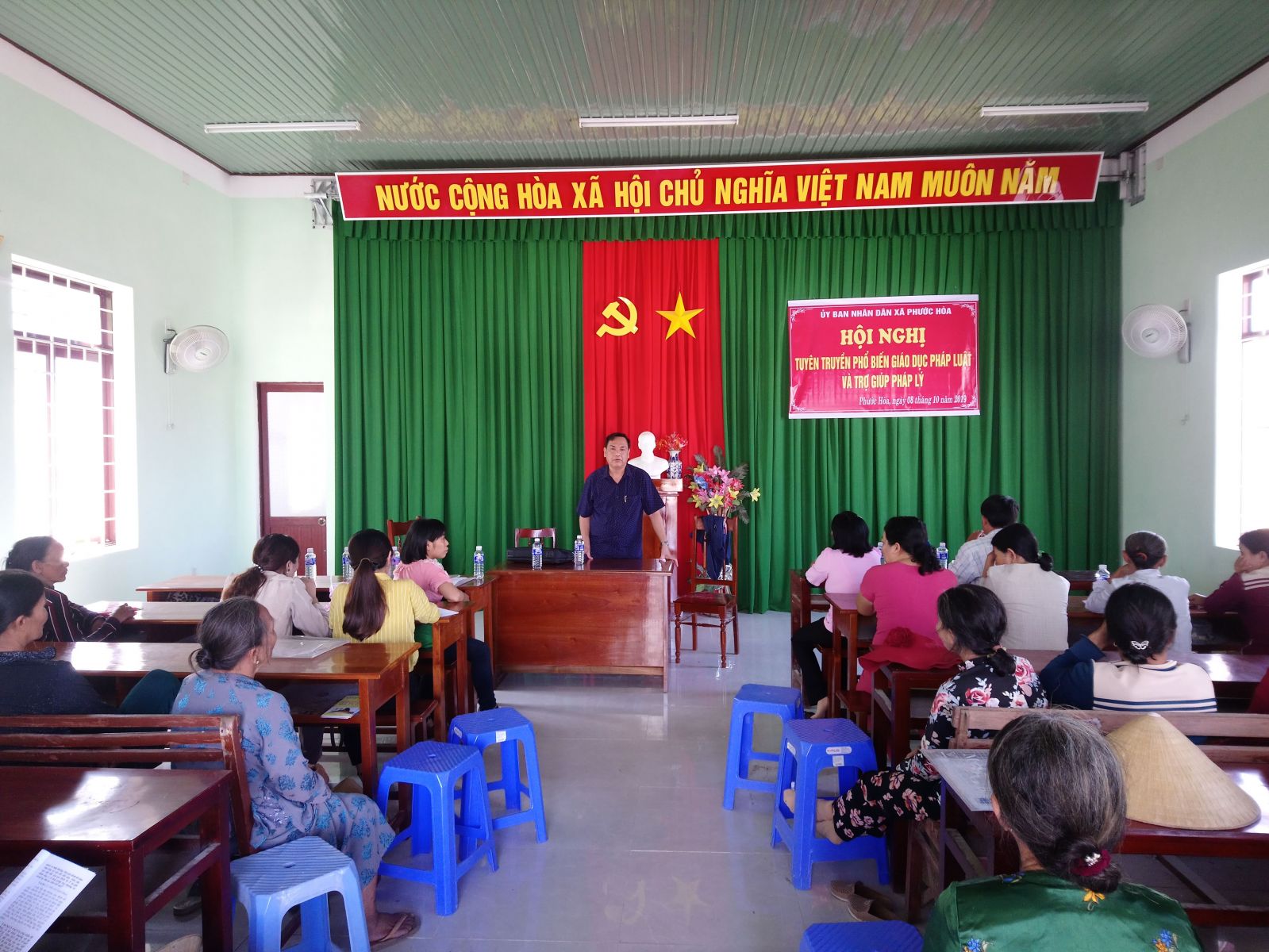 Tổ chức trợ giúp pháp lý ngoài trụ sở thôn Kim Tây, xã Phước Hòa, huyện Tuy Phước