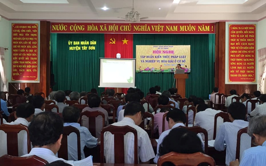 Tập huấn kiến thức pháp luật và nghiệp vụ hòa giải ở cơ sở tại huyện Tây Sơn