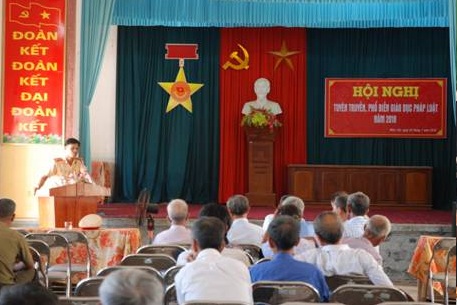 Công an huyện Tây Sơn: Tuyên truyền pháp luật về ATGT cho hội viên Cựu chiến binh