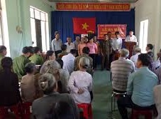 Quang cảnh ra mắt mô hình “Hội viên nông dân 3 tự phòng, 3 tự quản về an ninh trật tự” ở thôn Phú Thịnh.