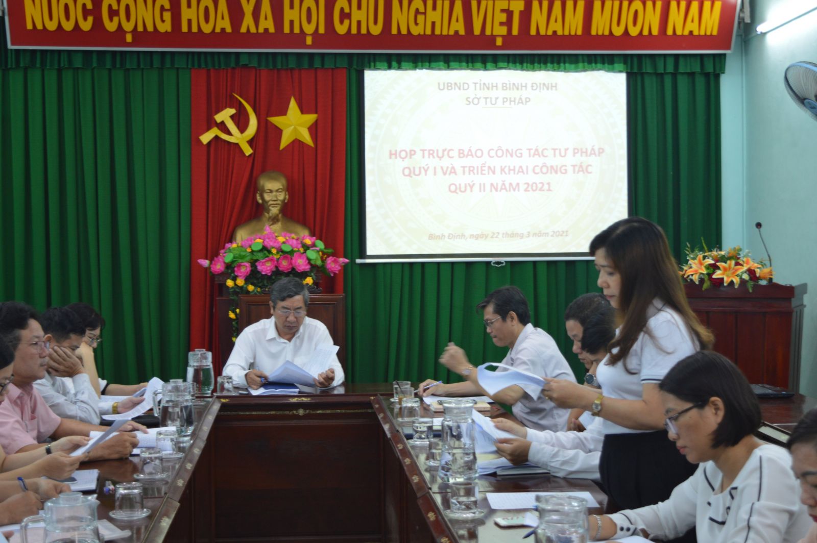 Quang cảnh cuộc họp